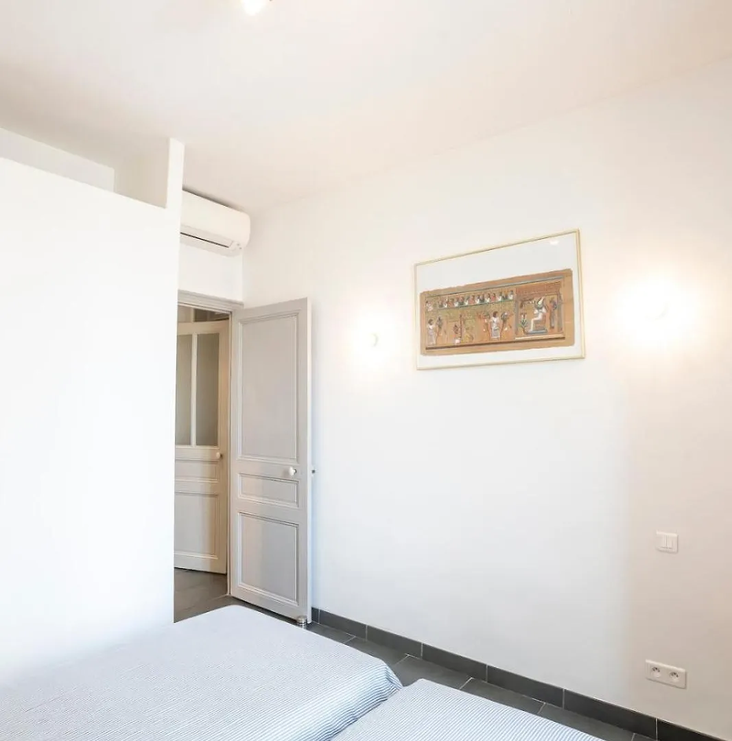 Bright And Modern 2 Bedroom In The Heart Of Antibes! Apartment