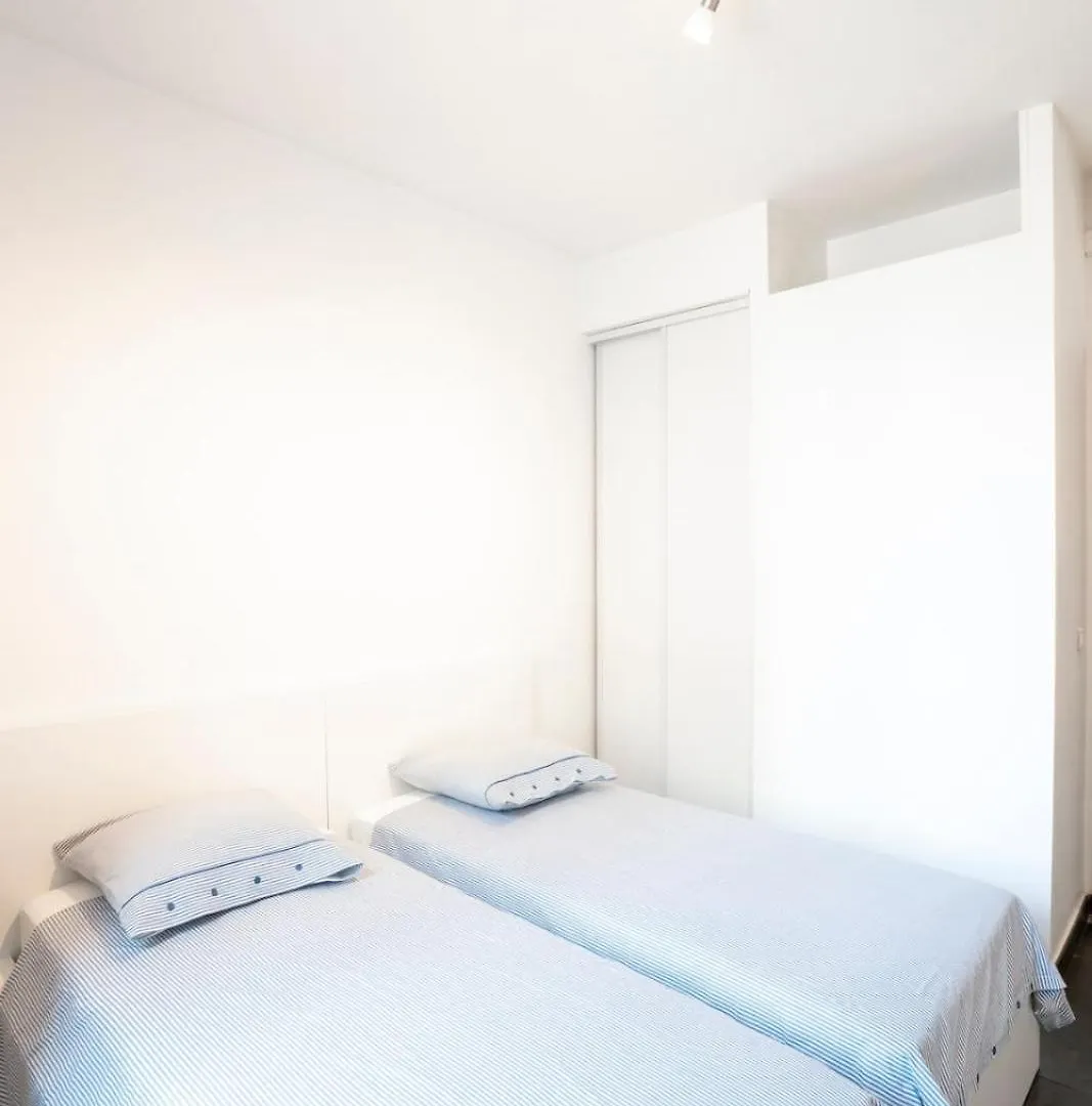Bright And Modern 2 Bedroom In The Heart Of Antibes! 0*, Antibes