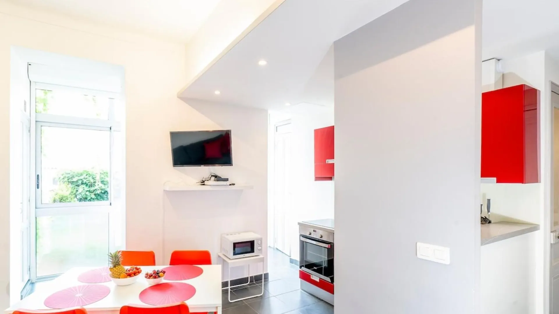 Bright And Modern 2 Bedroom In The Heart Of Antibes! Antibes