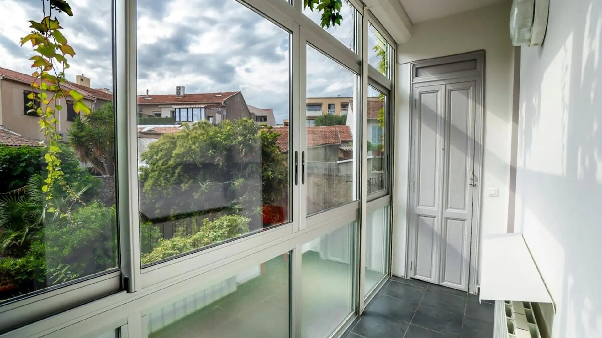 Bright And Modern 2 Bedroom In The Heart Of Antibes! 0*, Antibes