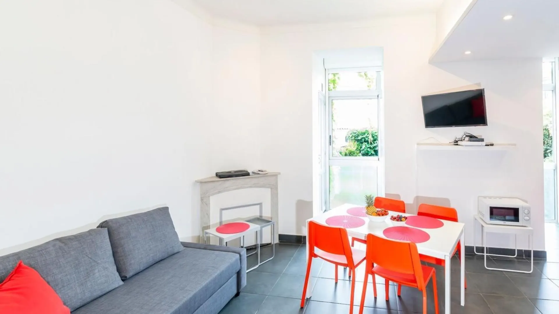 Bright And Modern 2 Bedroom In The Heart Of Antibes! Antibes