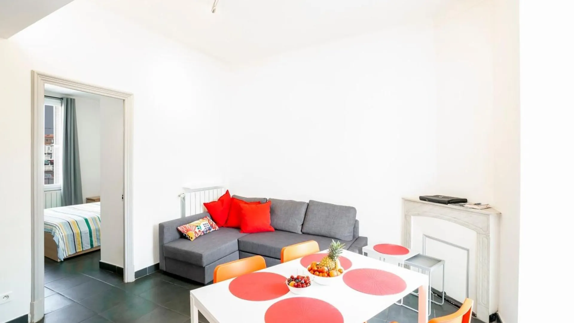 Bright And Modern 2 Bedroom In The Heart Of Antibes!